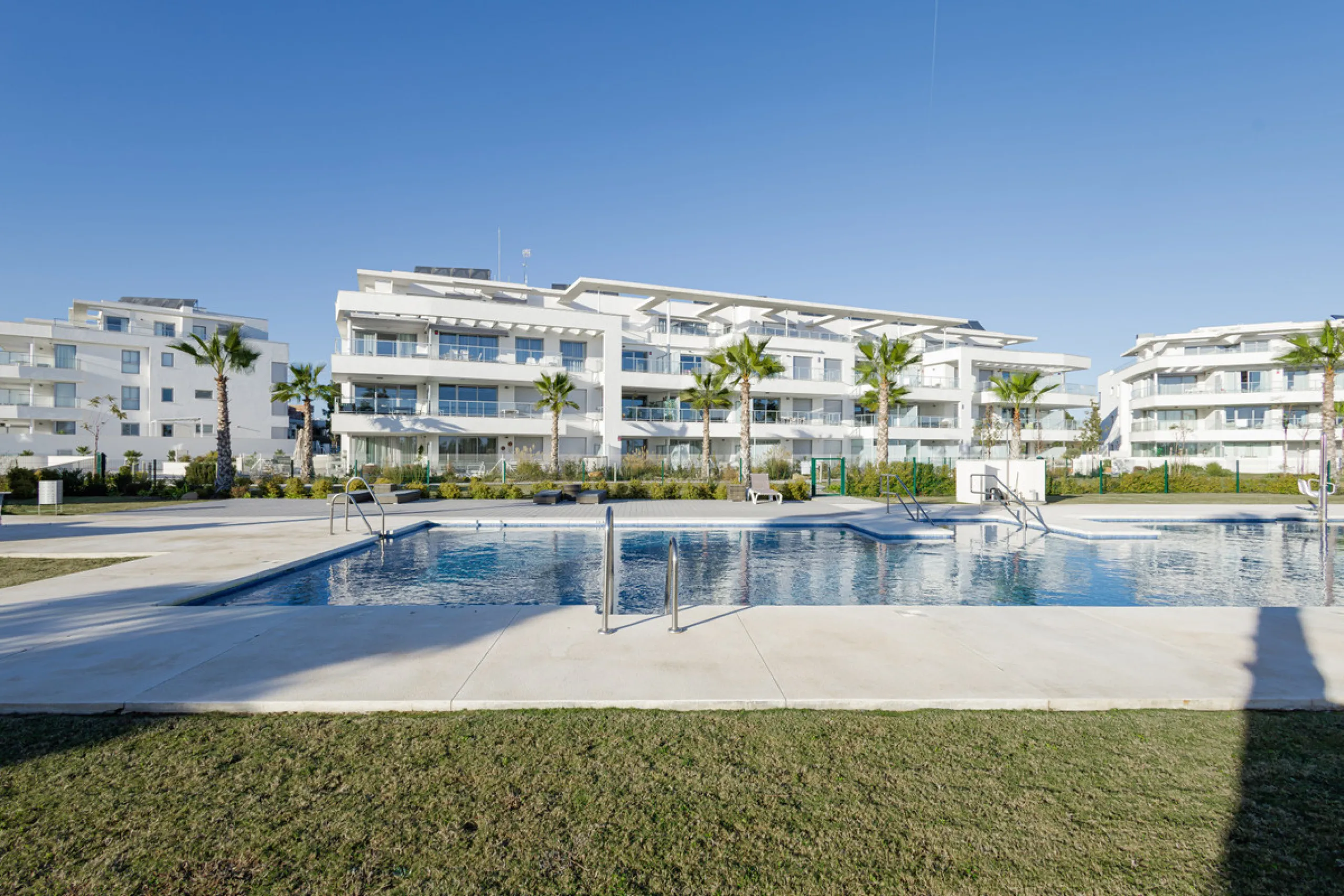 Discover unparalleled luxury and Mediterranean elegance in this exceptional 3-bedroom penthouse, nestled within the prestigious Vitta Natura  in La Cala de Mijas. Designed for those who appreciate sophistication and serenity, this residence boasts a vast 