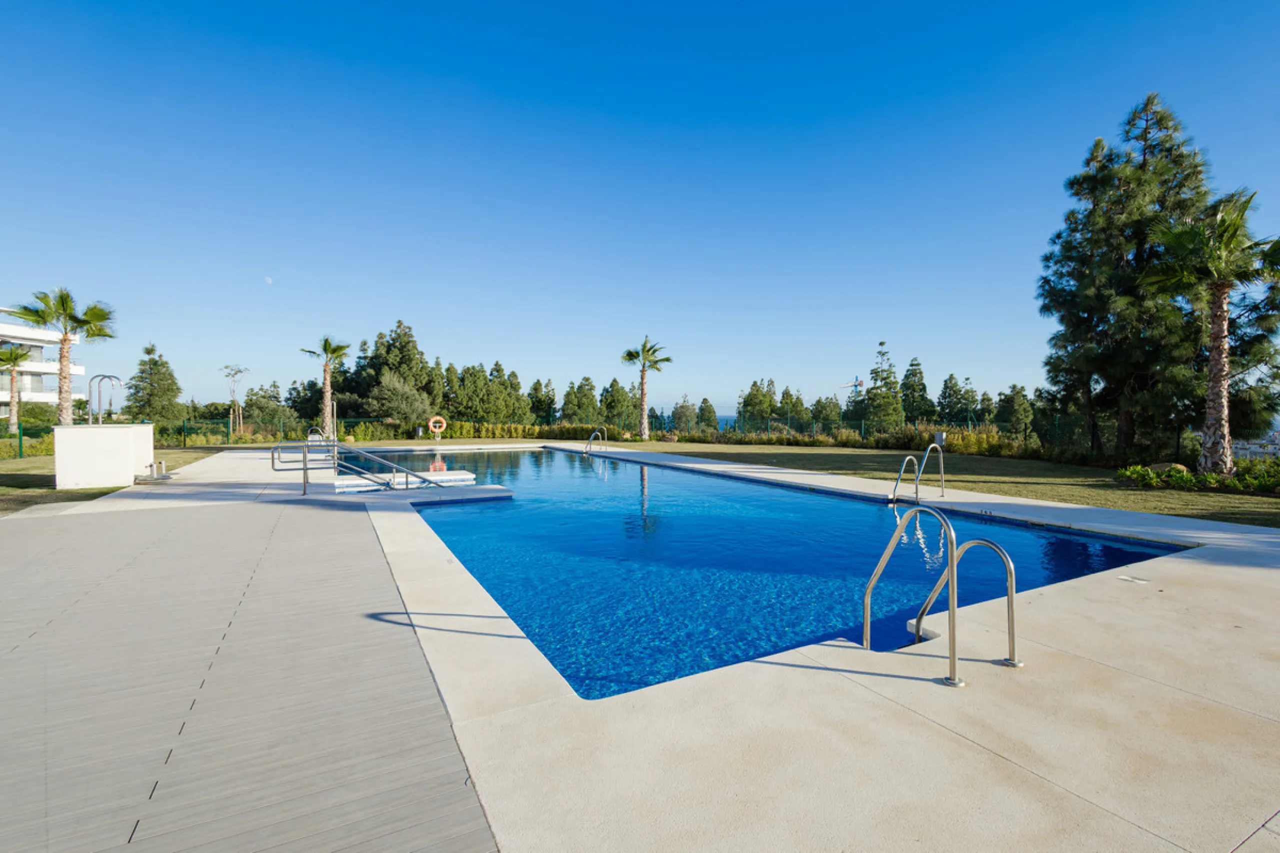 Discover unparalleled luxury and Mediterranean elegance in this exceptional 3-bedroom penthouse, nestled within the prestigious Vitta Natura  in La Cala de Mijas. Designed for those who appreciate sophistication and serenity, this residence boasts a vast 