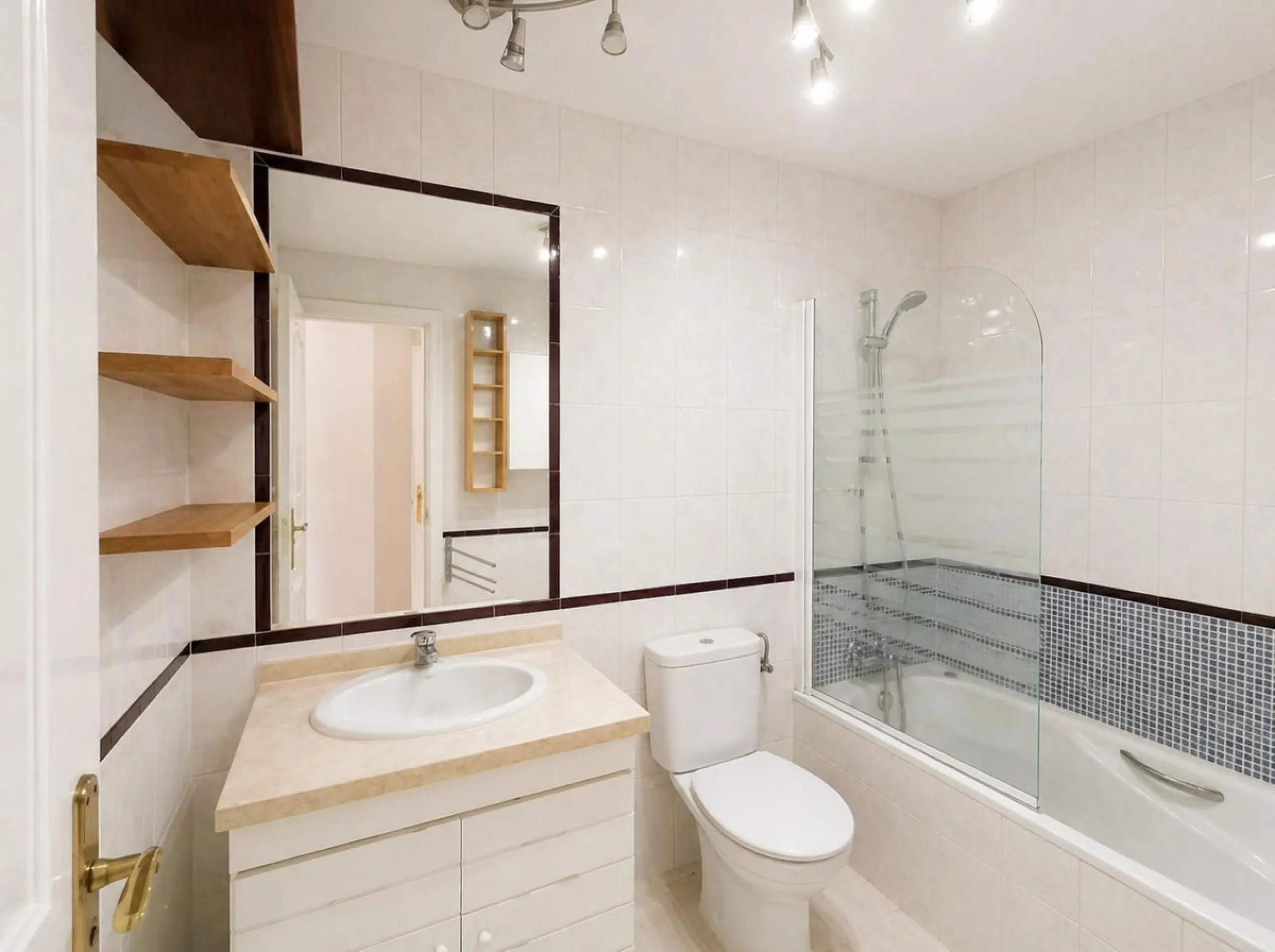 Apartment - Penthouse Duplex в продаже в Benalmadena, Málaga. В доме 4 спален и 2 ванных комнат. Площадь дома 158 м²