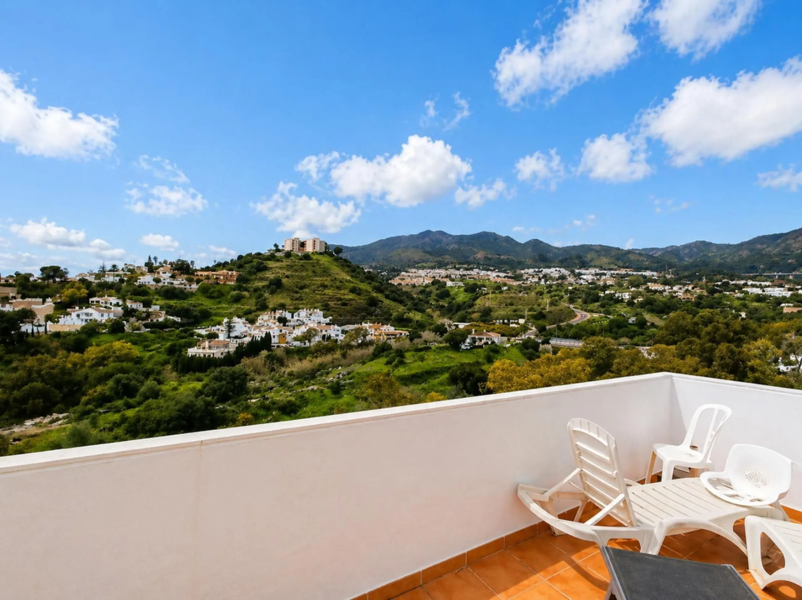 Apartment - Penthouse Duplex в продаже в Benalmadena, Málaga. В доме 4 спален и 2 ванных комнат. Площадь дома 158 м²