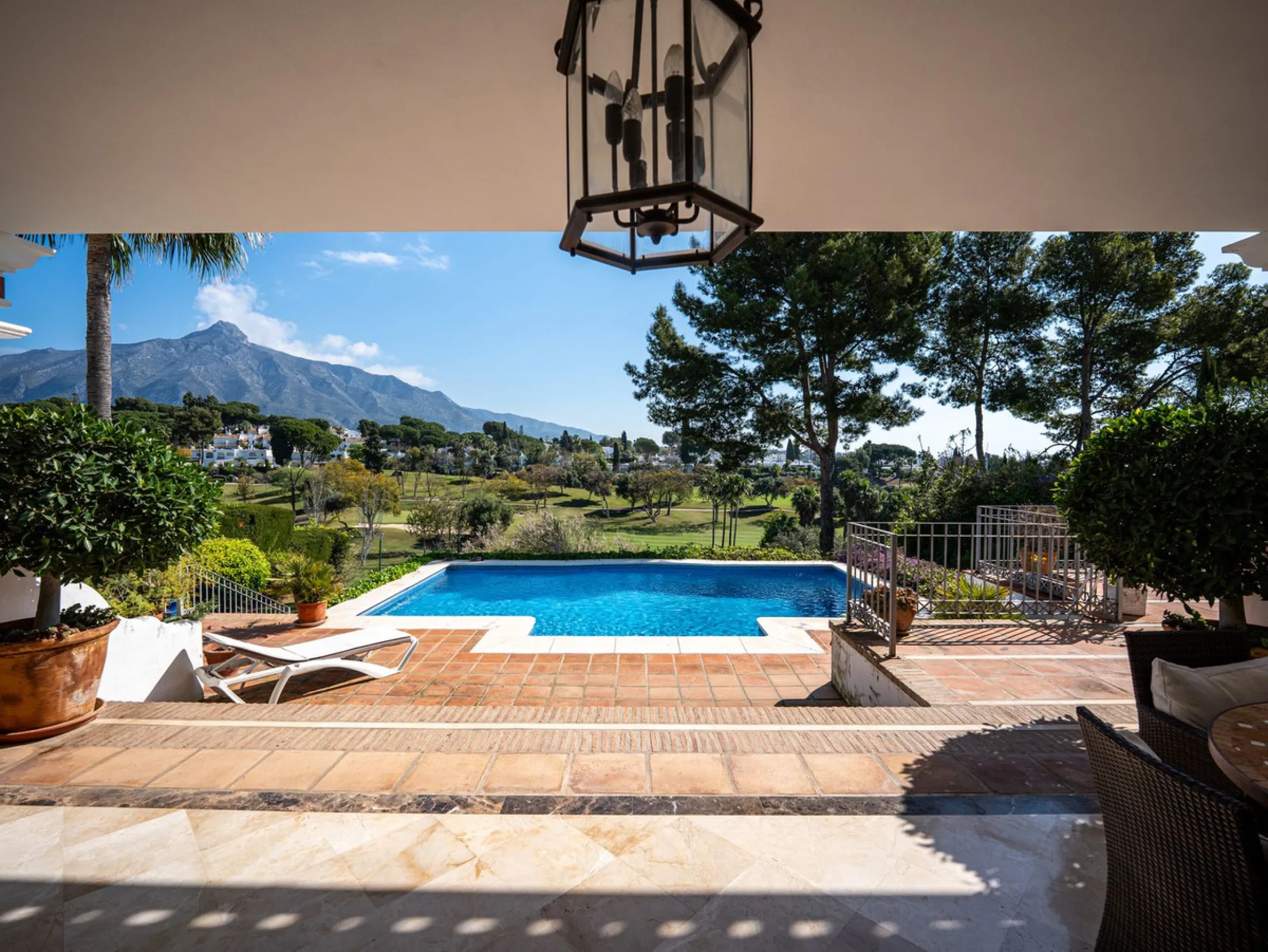 Elegant 7-Bedroom Frontline Golf Villa with Iconic Mountain Views – Nueva Andalucía