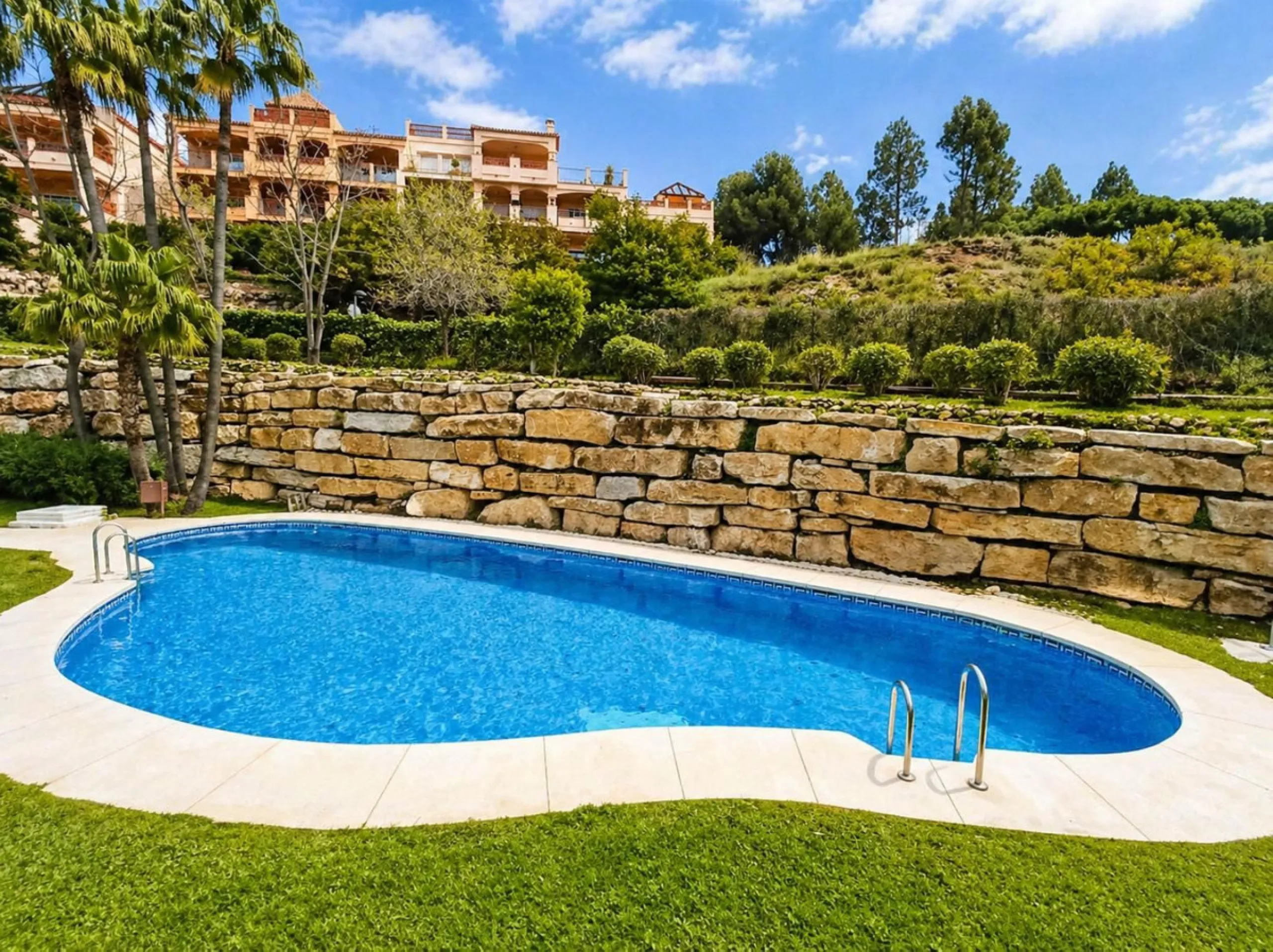 Apartment - Penthouse Duplex в продаже в Benalmadena, Málaga. В доме 4 спален и 2 ванных комнат. Площадь дома 158 м²