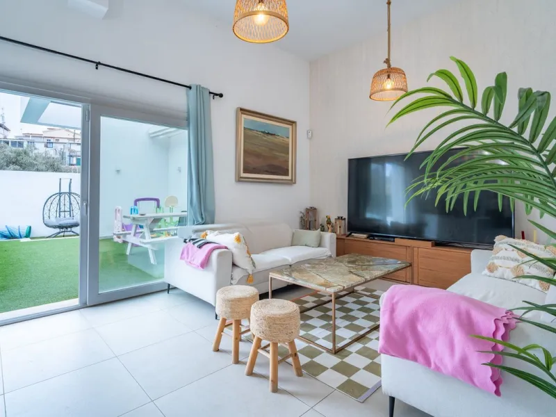 House - Detached Villa в продаже в Málaga, Málaga. В доме 2 спален и 4 ванных комнат. Площадь дома 176 м². Площадь участка 363 м²