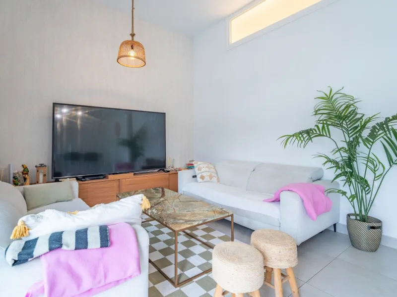 House - Detached Villa в продаже в Málaga, Málaga. В доме 2 спален и 4 ванных комнат. Площадь дома 176 м². Площадь участка 363 м²