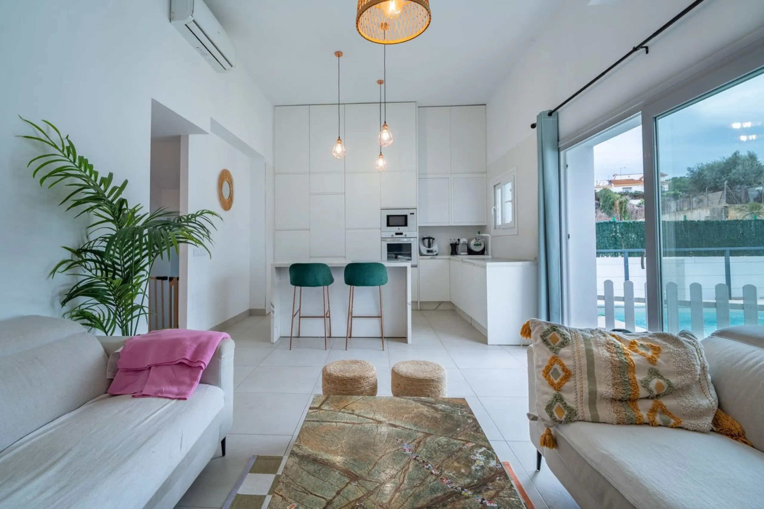 House - Detached Villa в продаже в Málaga, Málaga. В доме 2 спален и 4 ванных комнат. Площадь дома 176 м². Площадь участка 363 м²