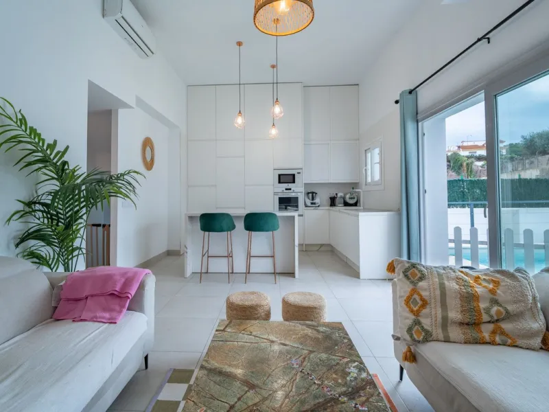 House - Detached Villa в продаже в Málaga, Málaga. В доме 2 спален и 4 ванных комнат. Площадь дома 176 м². Площадь участка 363 м²