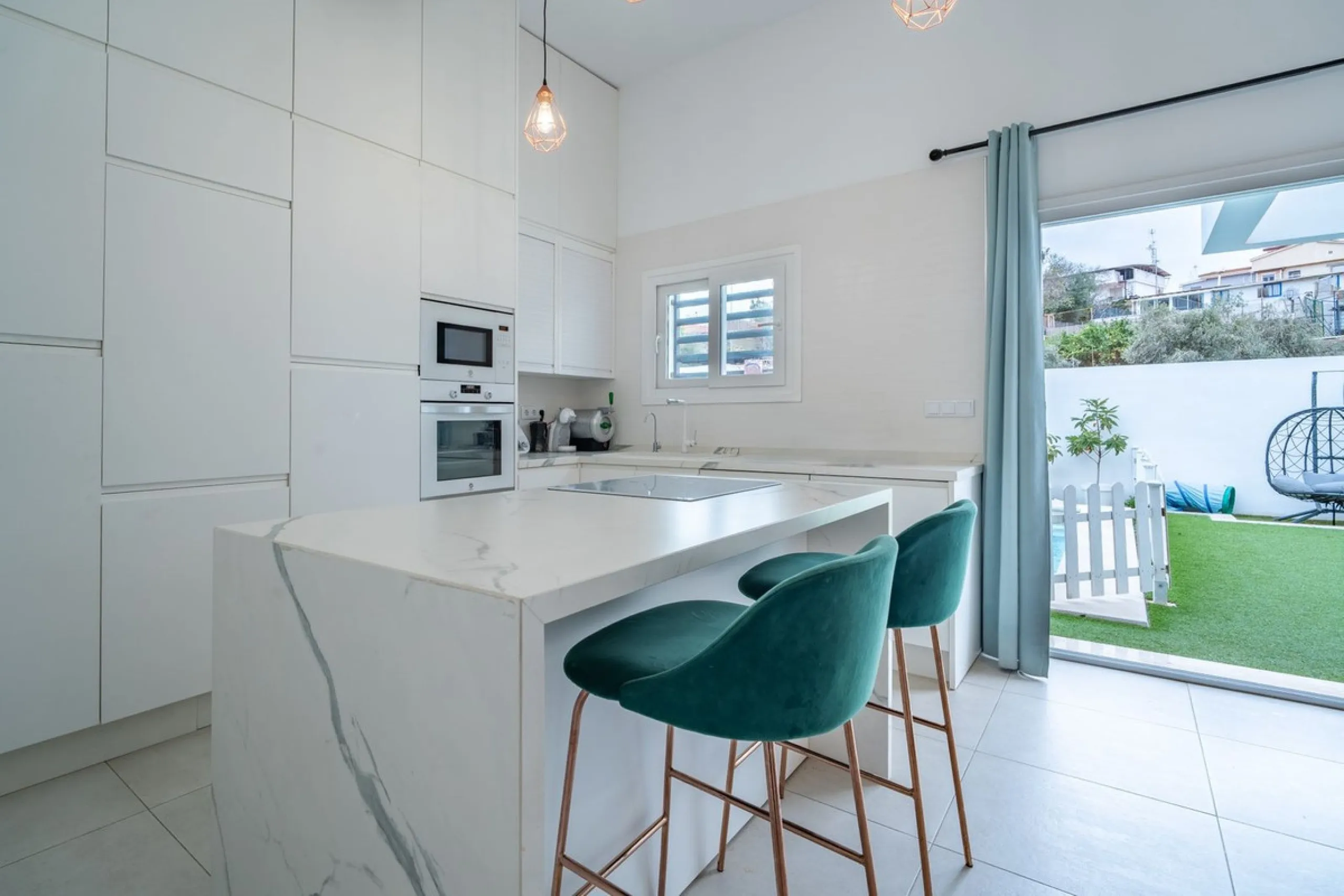 House - Detached Villa в продаже в Málaga, Málaga. В доме 2 спален и 4 ванных комнат. Площадь дома 176 м². Площадь участка 363 м²
