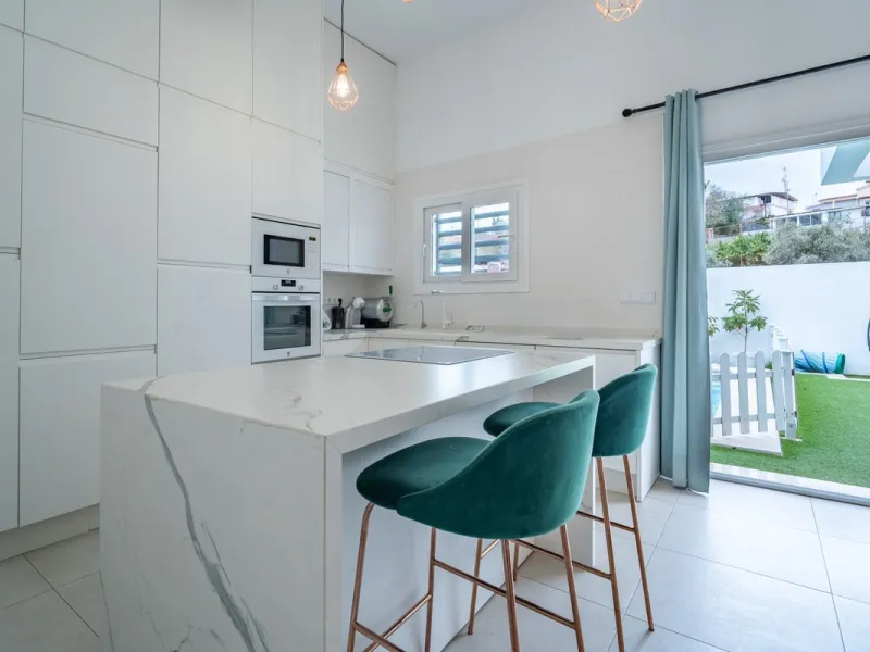 House - Detached Villa в продаже в Málaga, Málaga. В доме 2 спален и 4 ванных комнат. Площадь дома 176 м². Площадь участка 363 м²