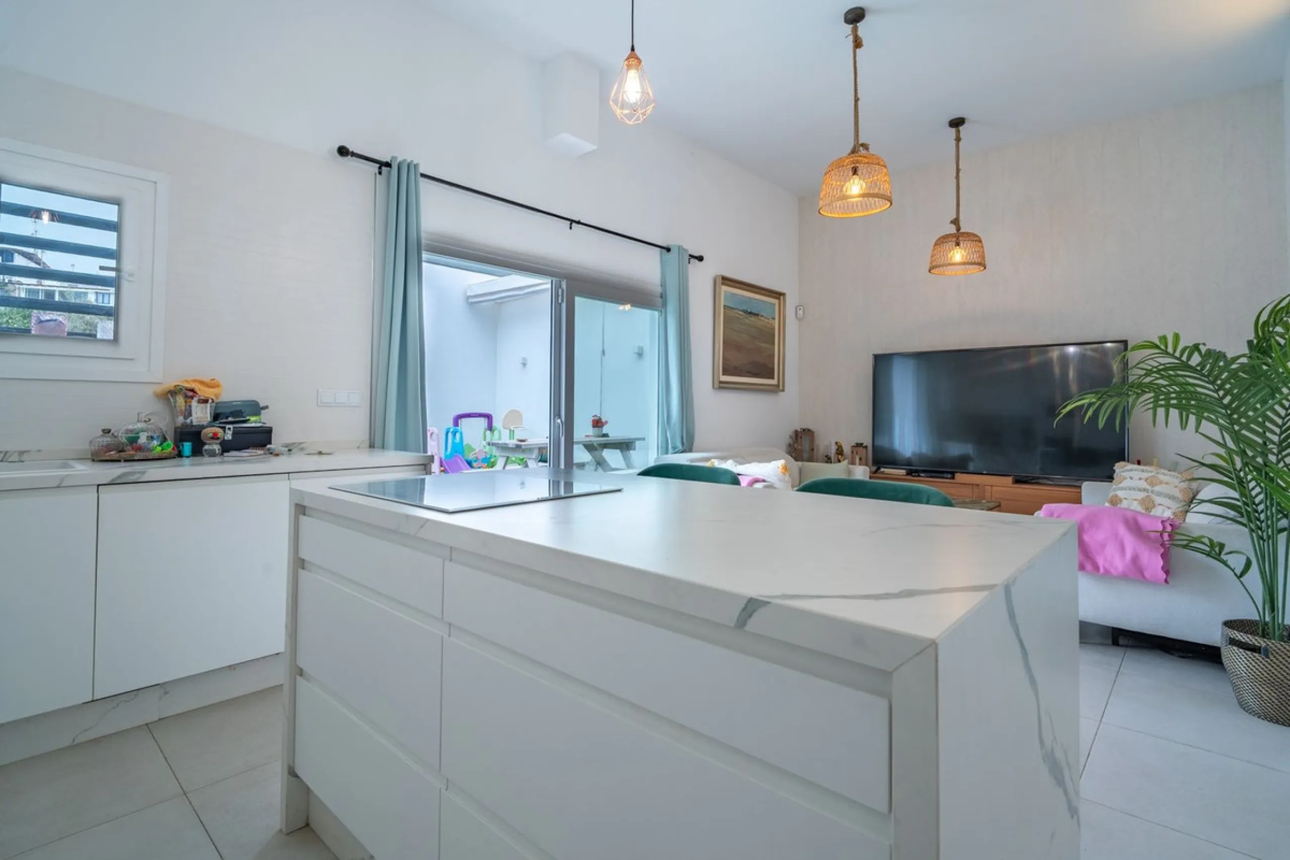 House - Detached Villa в продаже в Málaga, Málaga. В доме 2 спален и 4 ванных комнат. Площадь дома 176 м². Площадь участка 363 м²