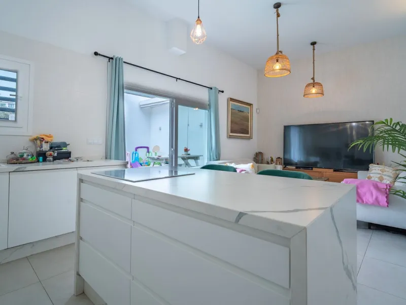 House - Detached Villa в продаже в Málaga, Málaga. В доме 2 спален и 4 ванных комнат. Площадь дома 176 м². Площадь участка 363 м²