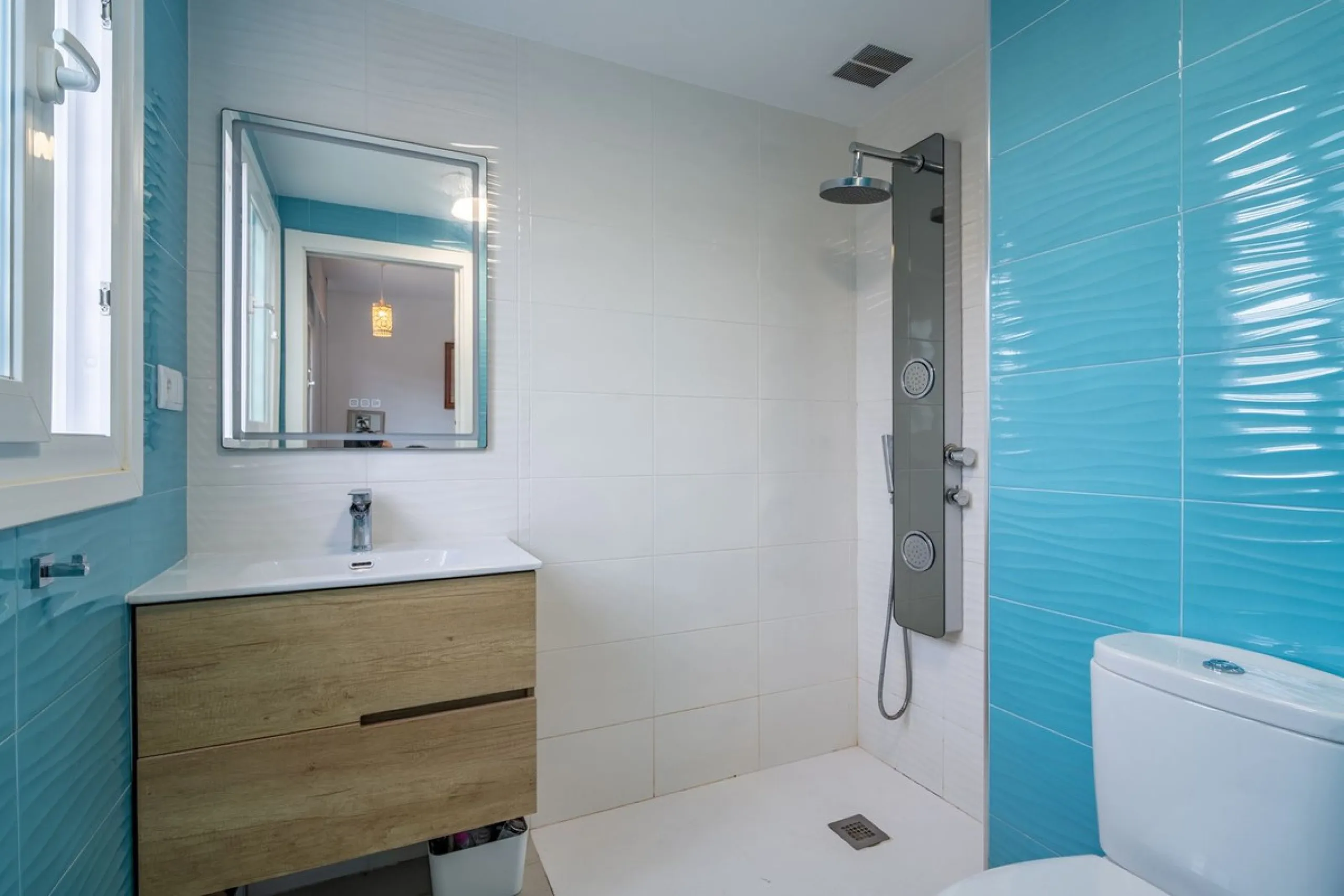 House - Detached Villa в продаже в Málaga, Málaga. В доме 2 спален и 4 ванных комнат. Площадь дома 176 м². Площадь участка 363 м²