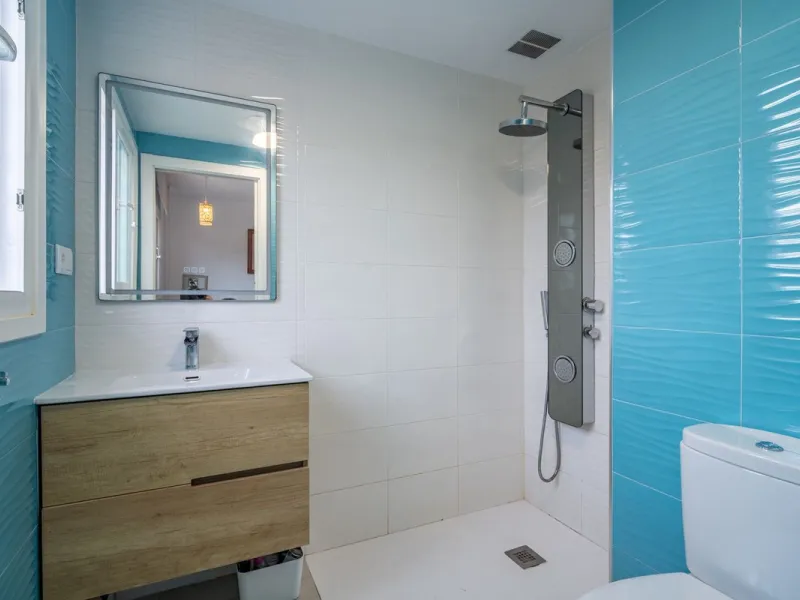 House - Detached Villa в продаже в Málaga, Málaga. В доме 2 спален и 4 ванных комнат. Площадь дома 176 м². Площадь участка 363 м²