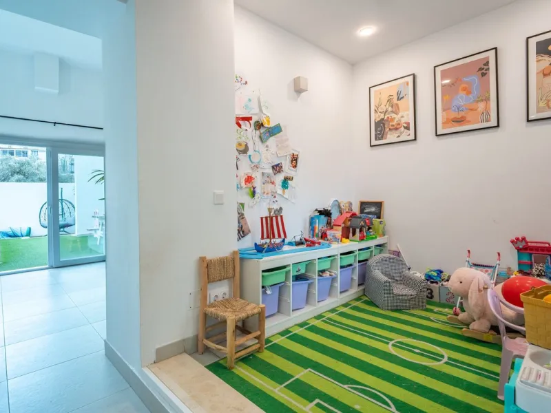 House - Detached Villa в продаже в Málaga, Málaga. В доме 2 спален и 4 ванных комнат. Площадь дома 176 м². Площадь участка 363 м²