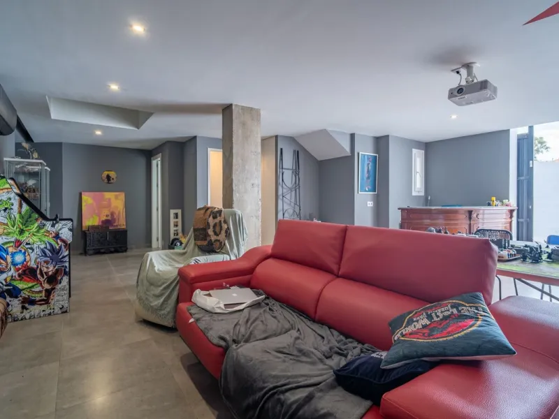 House - Detached Villa в продаже в Málaga, Málaga. В доме 2 спален и 4 ванных комнат. Площадь дома 176 м². Площадь участка 363 м²