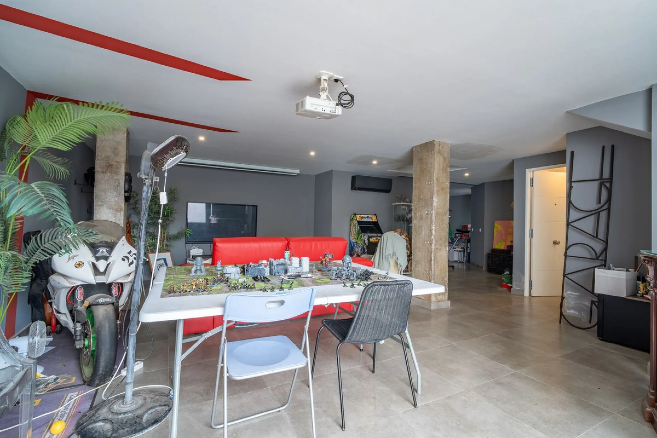 House - Detached Villa в продаже в Málaga, Málaga. В доме 2 спален и 4 ванных комнат. Площадь дома 176 м². Площадь участка 363 м²