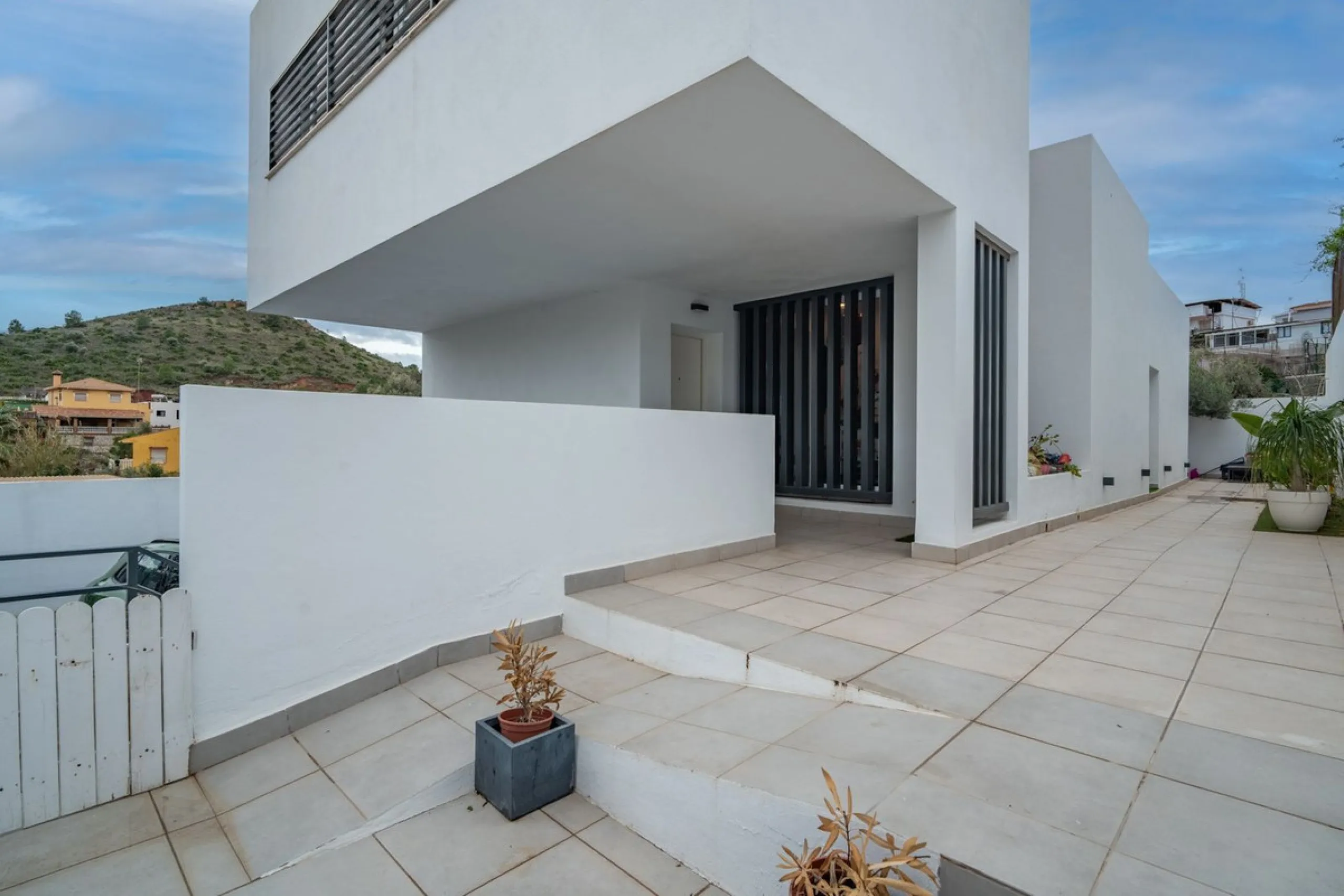 House - Detached Villa в продаже в Málaga, Málaga. В доме 2 спален и 4 ванных комнат. Площадь дома 176 м². Площадь участка 363 м²