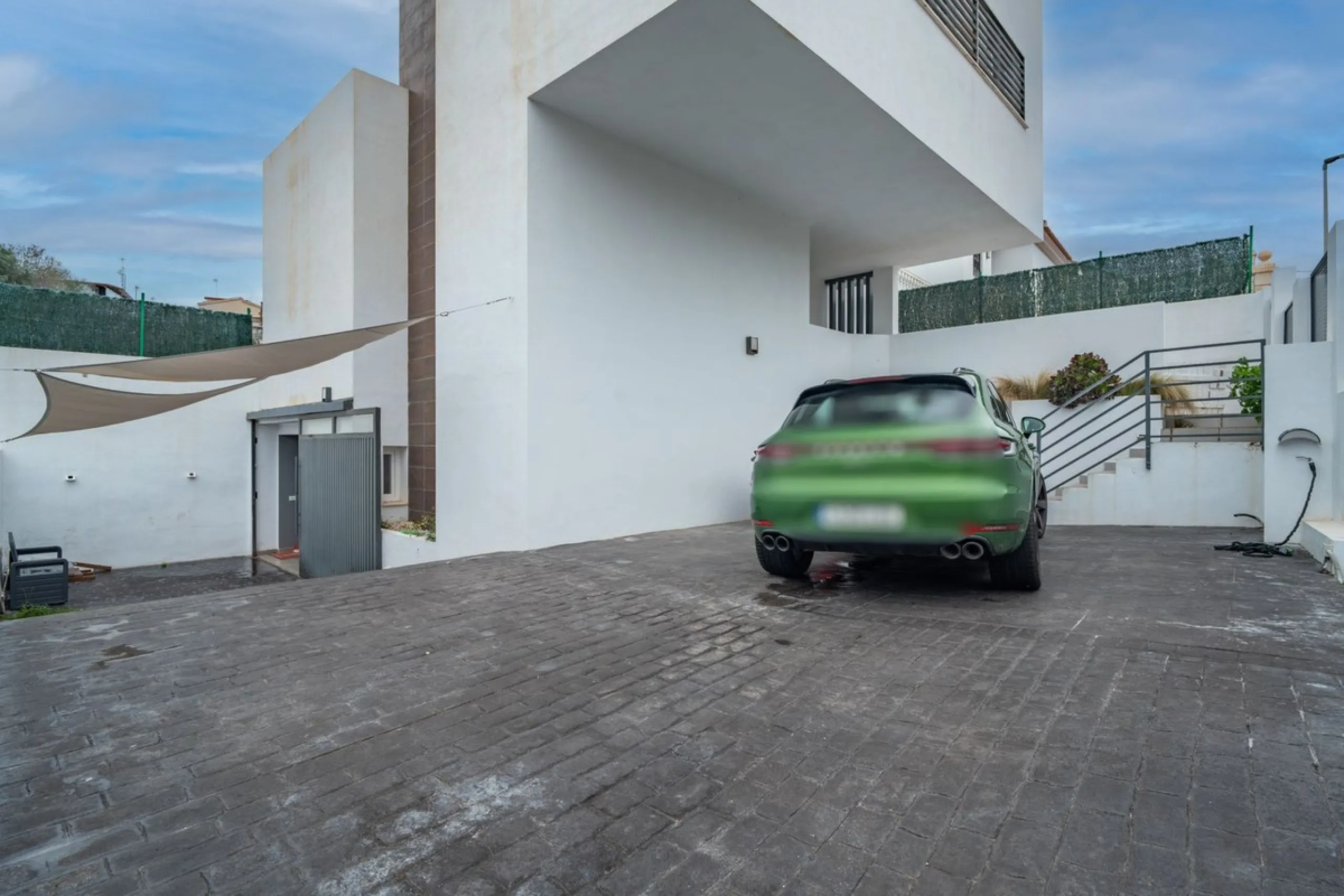 House - Detached Villa в продаже в Málaga, Málaga. В доме 2 спален и 4 ванных комнат. Площадь дома 176 м². Площадь участка 363 м²