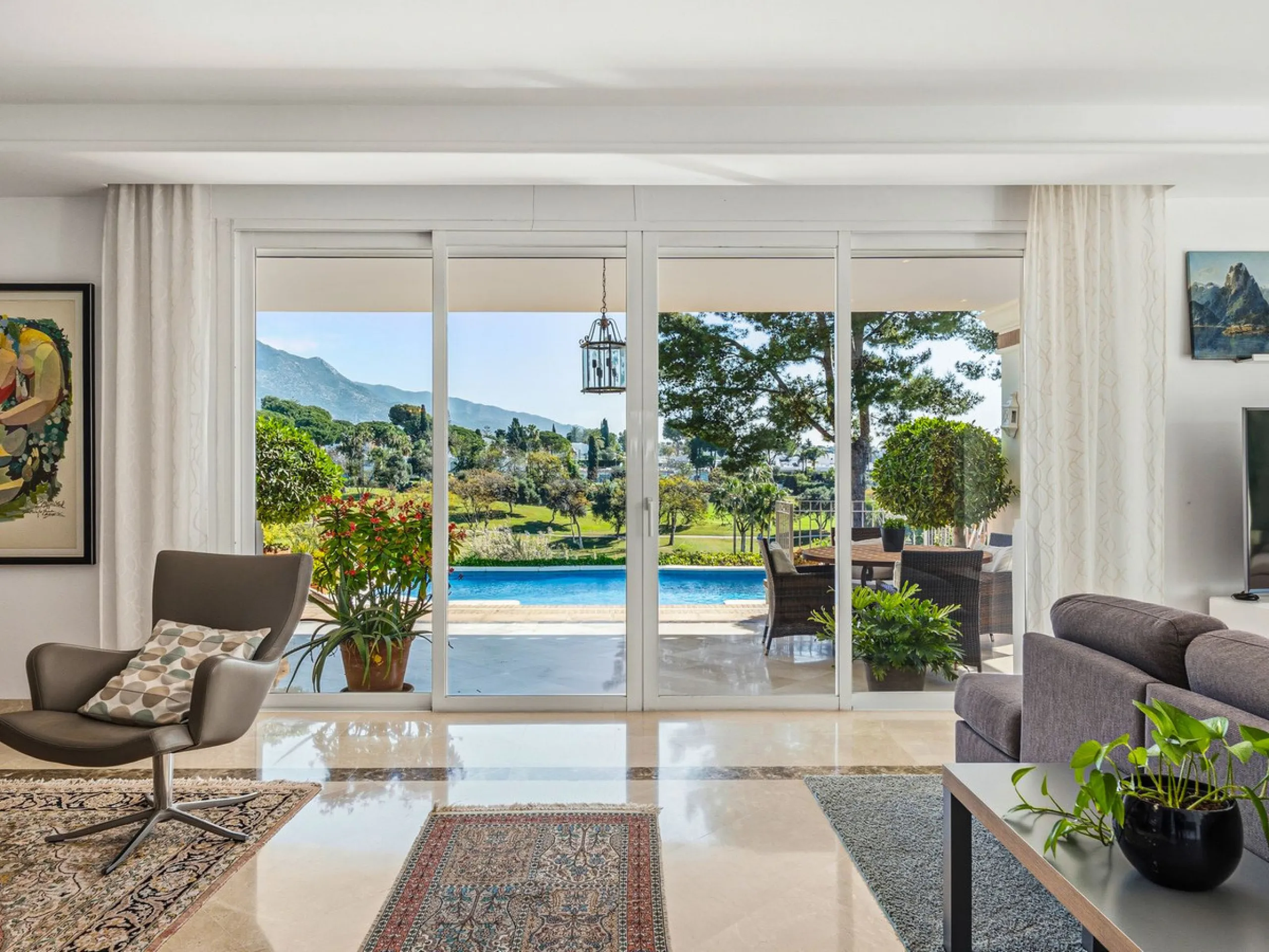 Elegant 7-Bedroom Frontline Golf Villa with Iconic Mountain Views – Nueva Andalucía