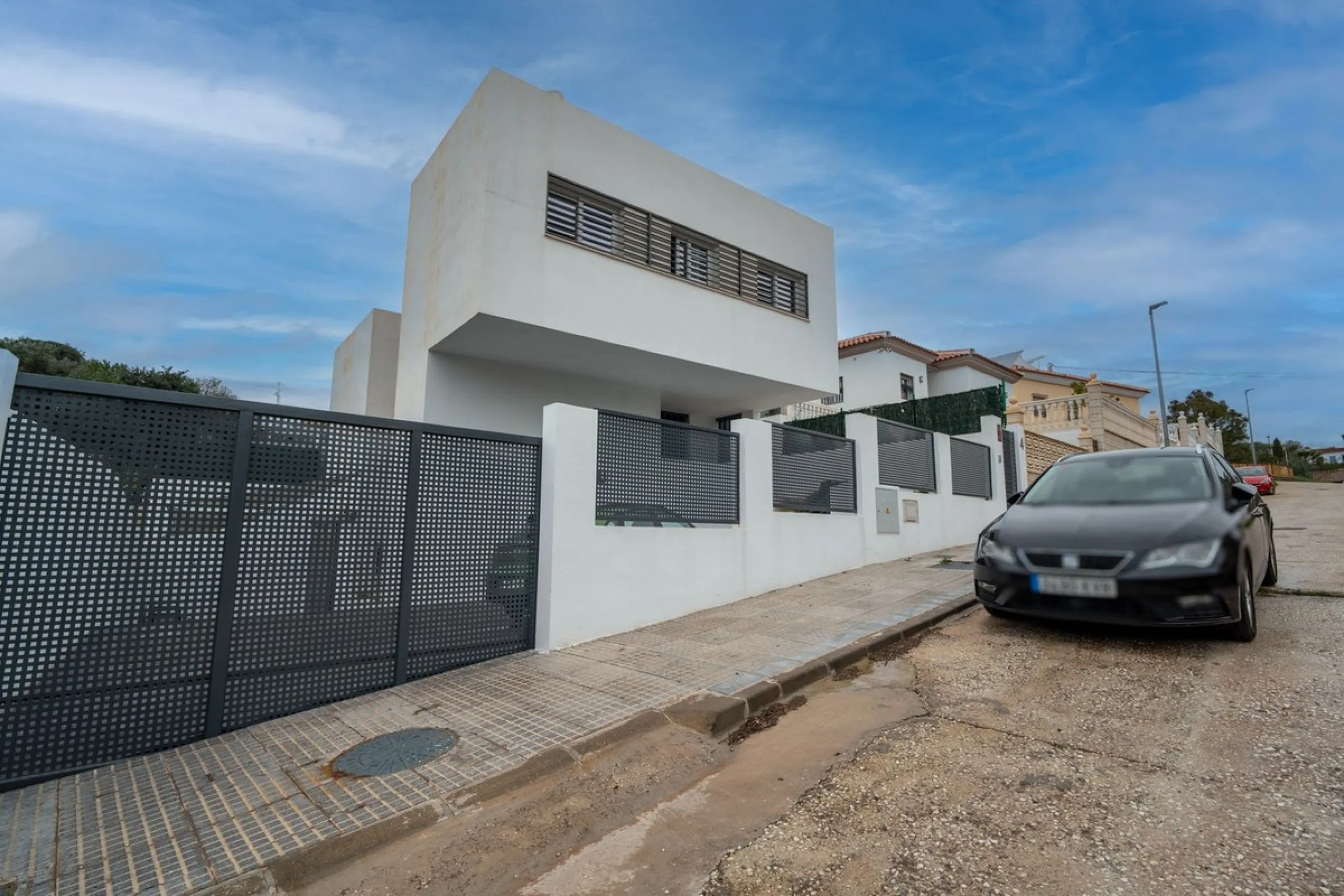House - Detached Villa в продаже в Málaga, Málaga. В доме 2 спален и 4 ванных комнат. Площадь дома 176 м². Площадь участка 363 м²