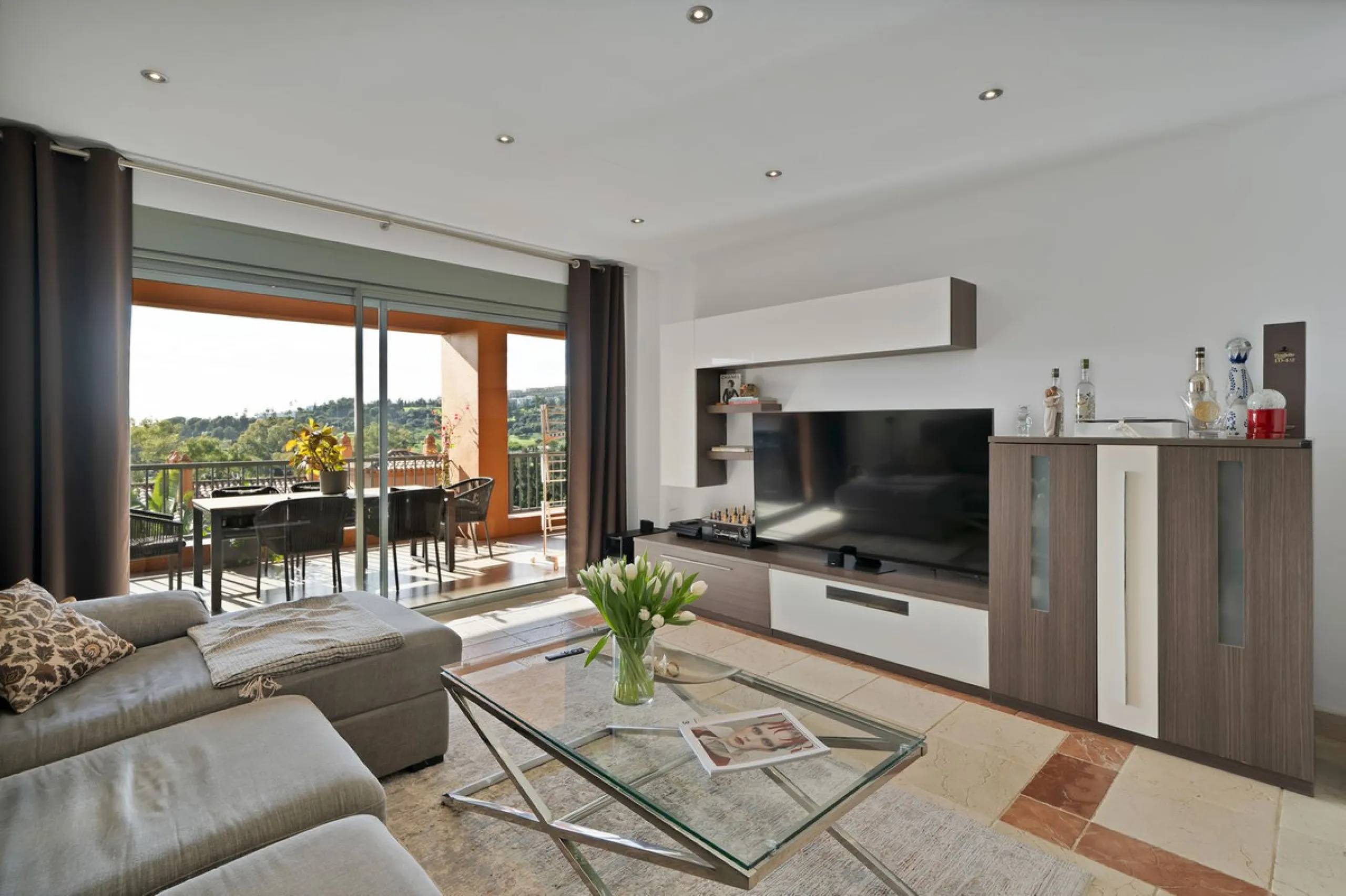 We are delighted to present a rare opportunity within one of Estepona's most sought-after gated communities: Benatalaya, in Atalaya.