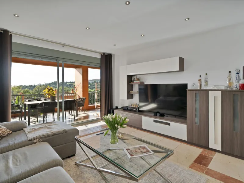We are delighted to present a rare opportunity within one of Estepona's most sought-after gated communities: Benatalaya, in Atalaya.