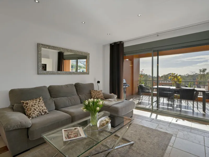 We are delighted to present a rare opportunity within one of Estepona's most sought-after gated communities: Benatalaya, in Atalaya.