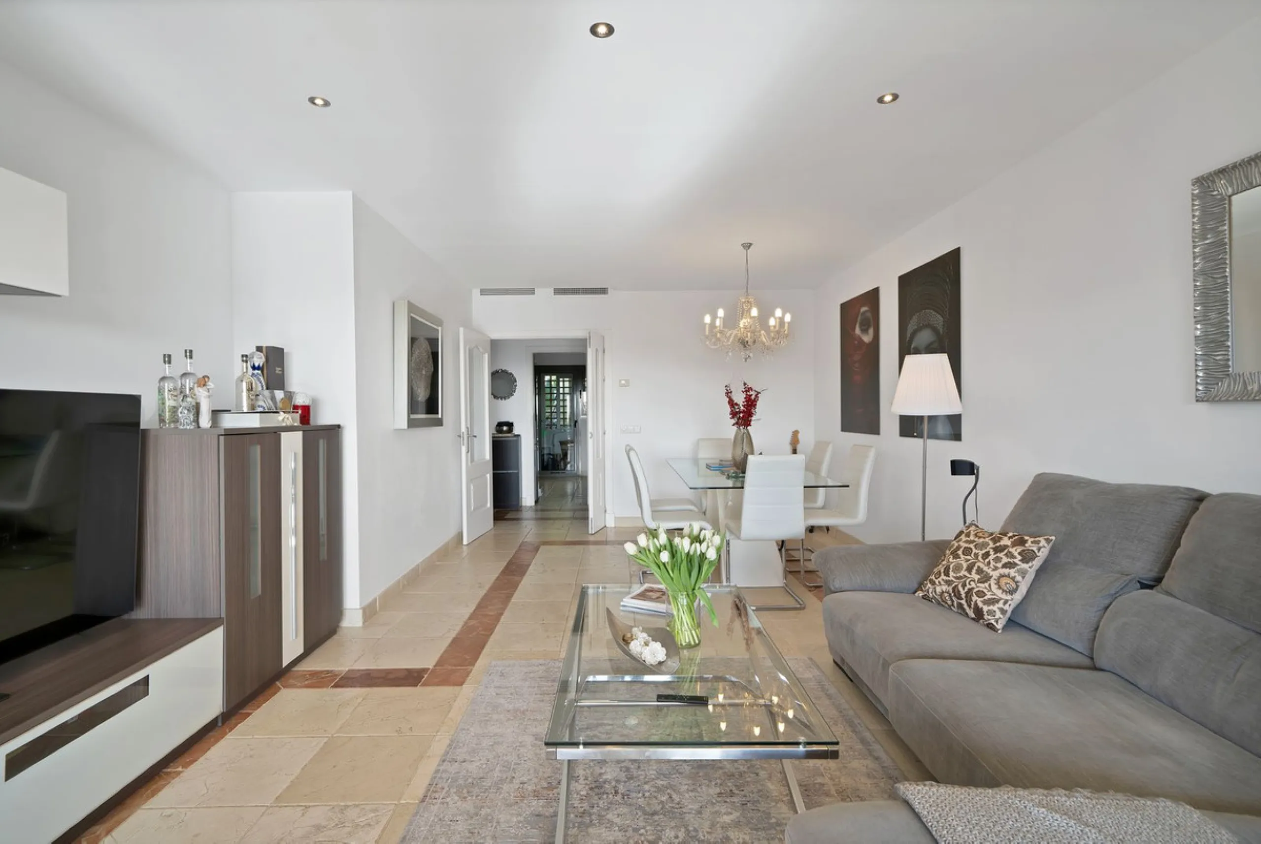 We are delighted to present a rare opportunity within one of Estepona's most sought-after gated communities: Benatalaya, in Atalaya.