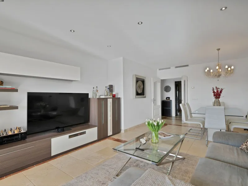 We are delighted to present a rare opportunity within one of Estepona's most sought-after gated communities: Benatalaya, in Atalaya.
