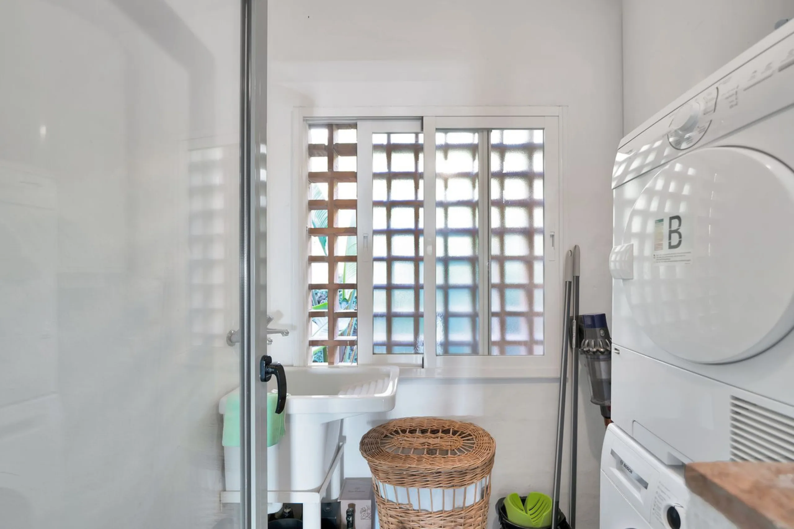 We are delighted to present a rare opportunity within one of Estepona's most sought-after gated communities: Benatalaya, in Atalaya.