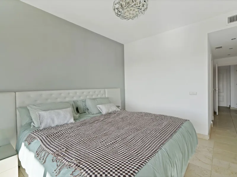 We are delighted to present a rare opportunity within one of Estepona's most sought-after gated communities: Benatalaya, in Atalaya.