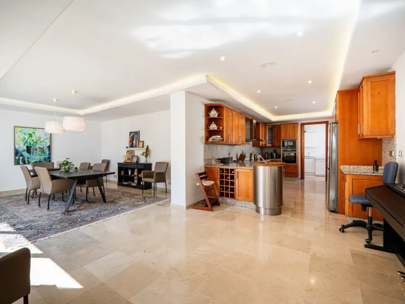 Elegant 7-Bedroom Frontline Golf Villa with Iconic Mountain Views – Nueva Andalucía