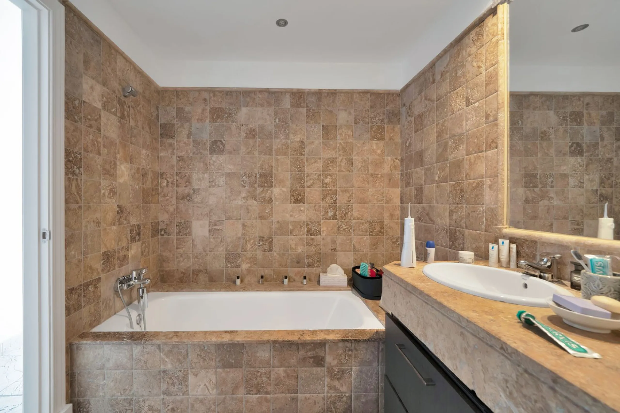 We are delighted to present a rare opportunity within one of Estepona's most sought-after gated communities: Benatalaya, in Atalaya.