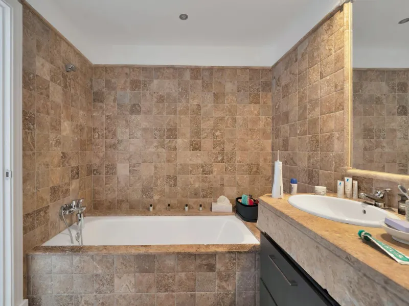 We are delighted to present a rare opportunity within one of Estepona's most sought-after gated communities: Benatalaya, in Atalaya.