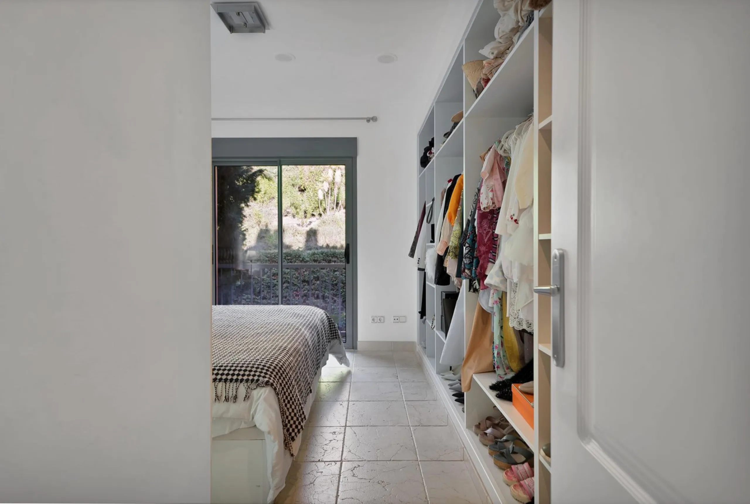 We are delighted to present a rare opportunity within one of Estepona's most sought-after gated communities: Benatalaya, in Atalaya.