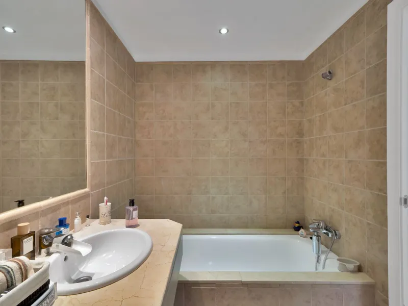 We are delighted to present a rare opportunity within one of Estepona's most sought-after gated communities: Benatalaya, in Atalaya.