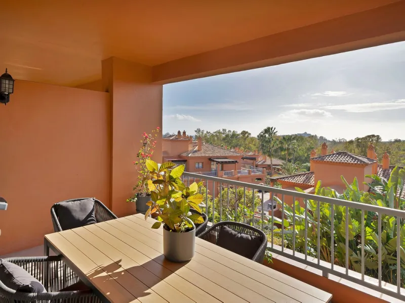 We are delighted to present a rare opportunity within one of Estepona's most sought-after gated communities: Benatalaya, in Atalaya.