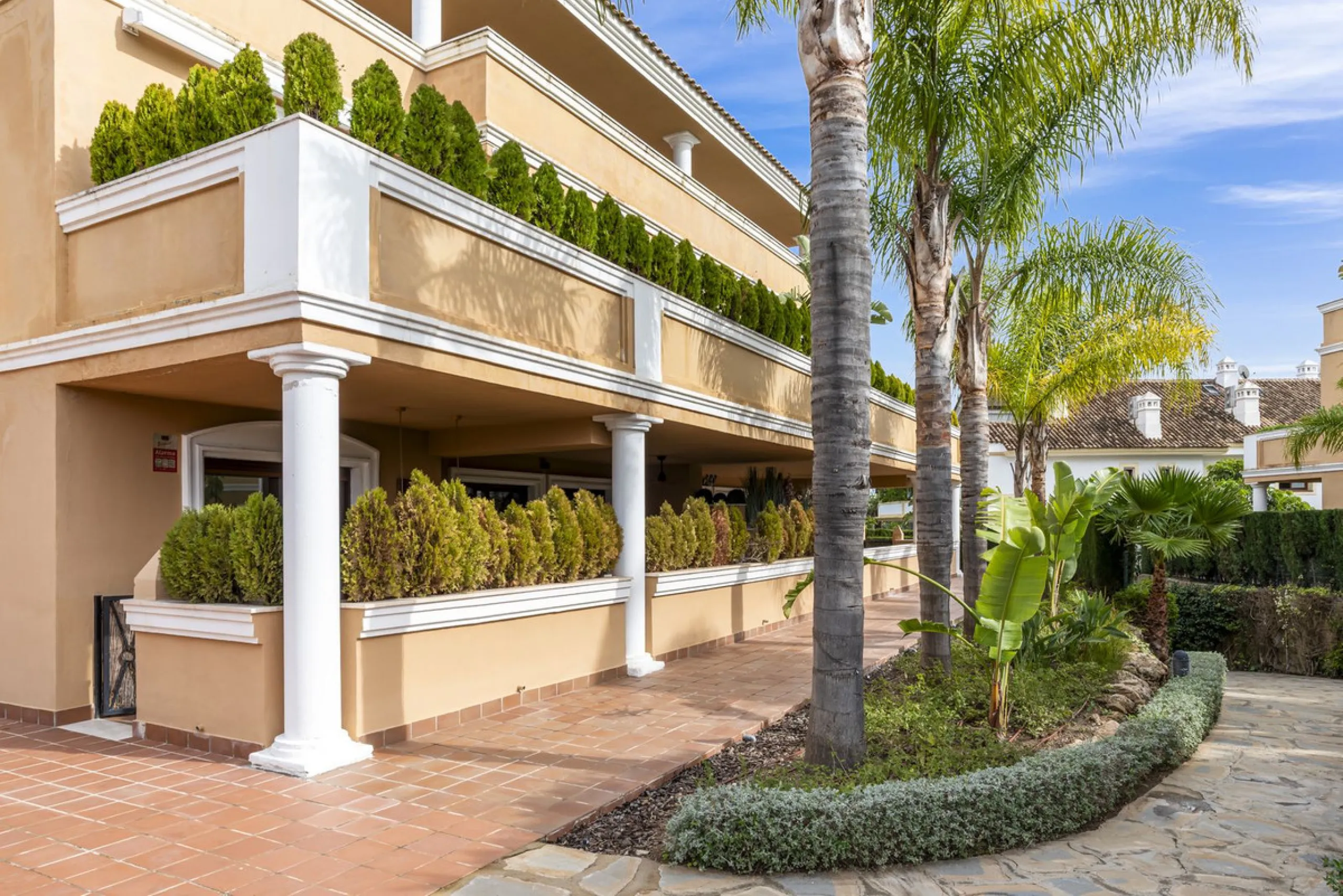 Exclusive Ground Floor Apartment in Lomas del Virrey – Marbella's Golden Mile