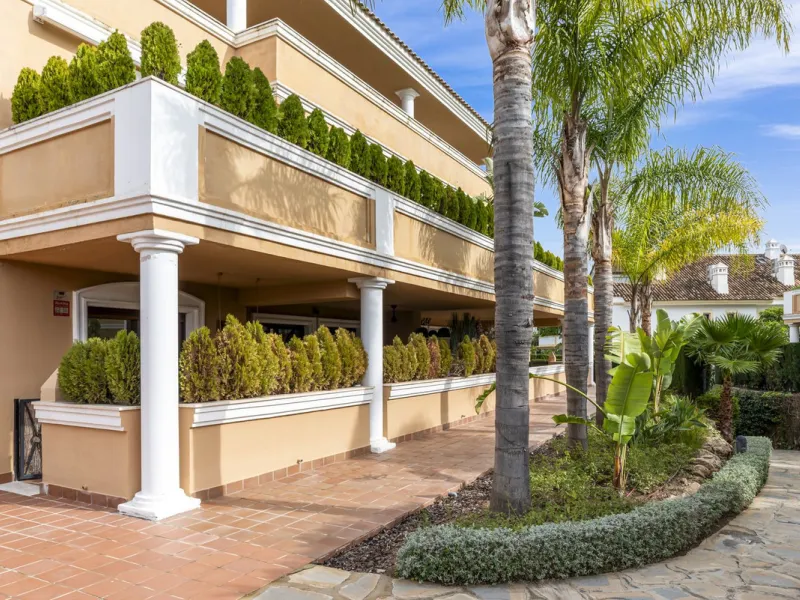 Exclusive Ground Floor Apartment in Lomas del Virrey – Marbella's Golden Mile