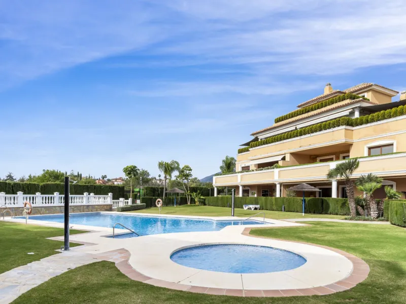 Exclusive Ground Floor Apartment in Lomas del Virrey – Marbella's Golden Mile