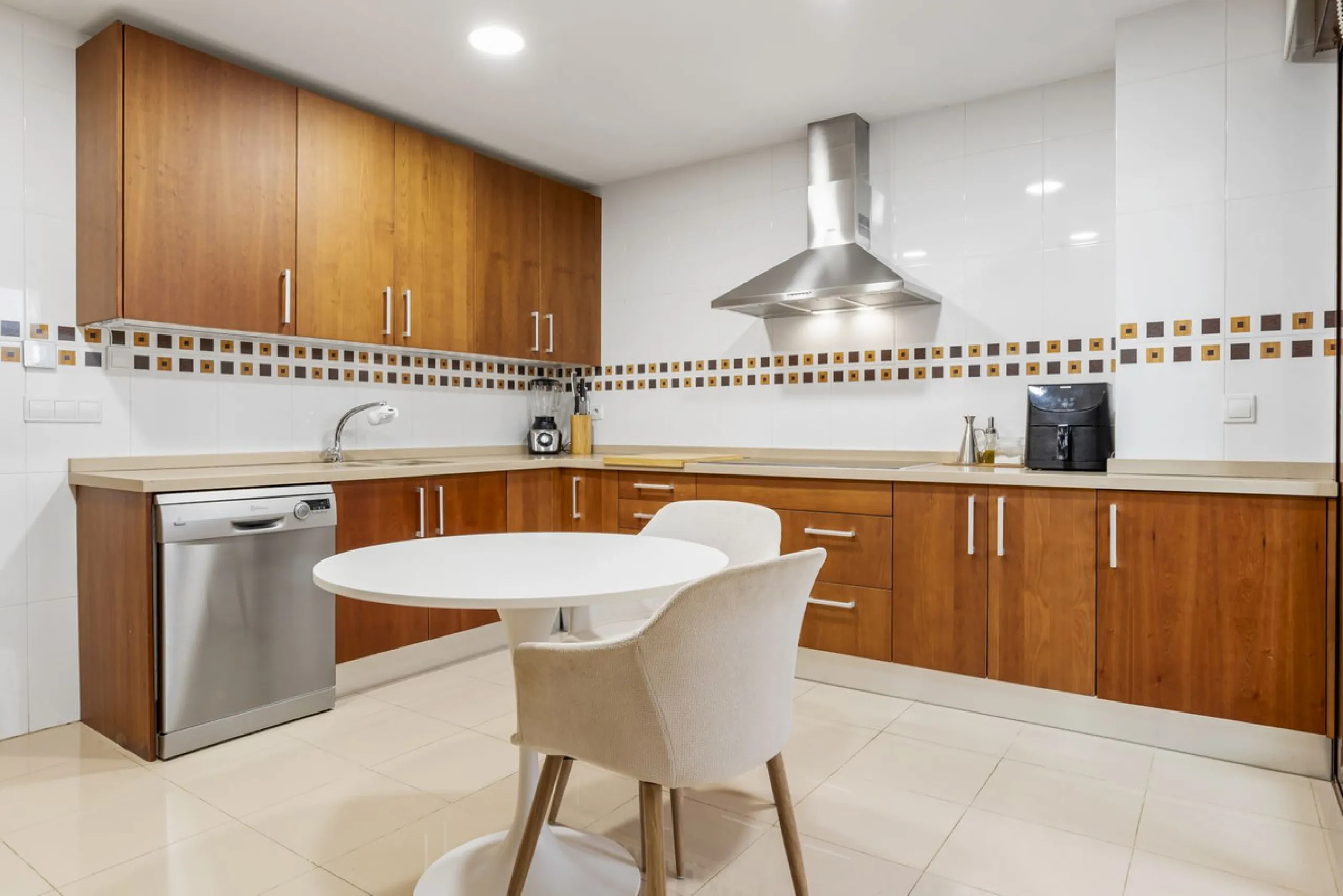 Exclusive Ground Floor Apartment in Lomas del Virrey – Marbella's Golden Mile