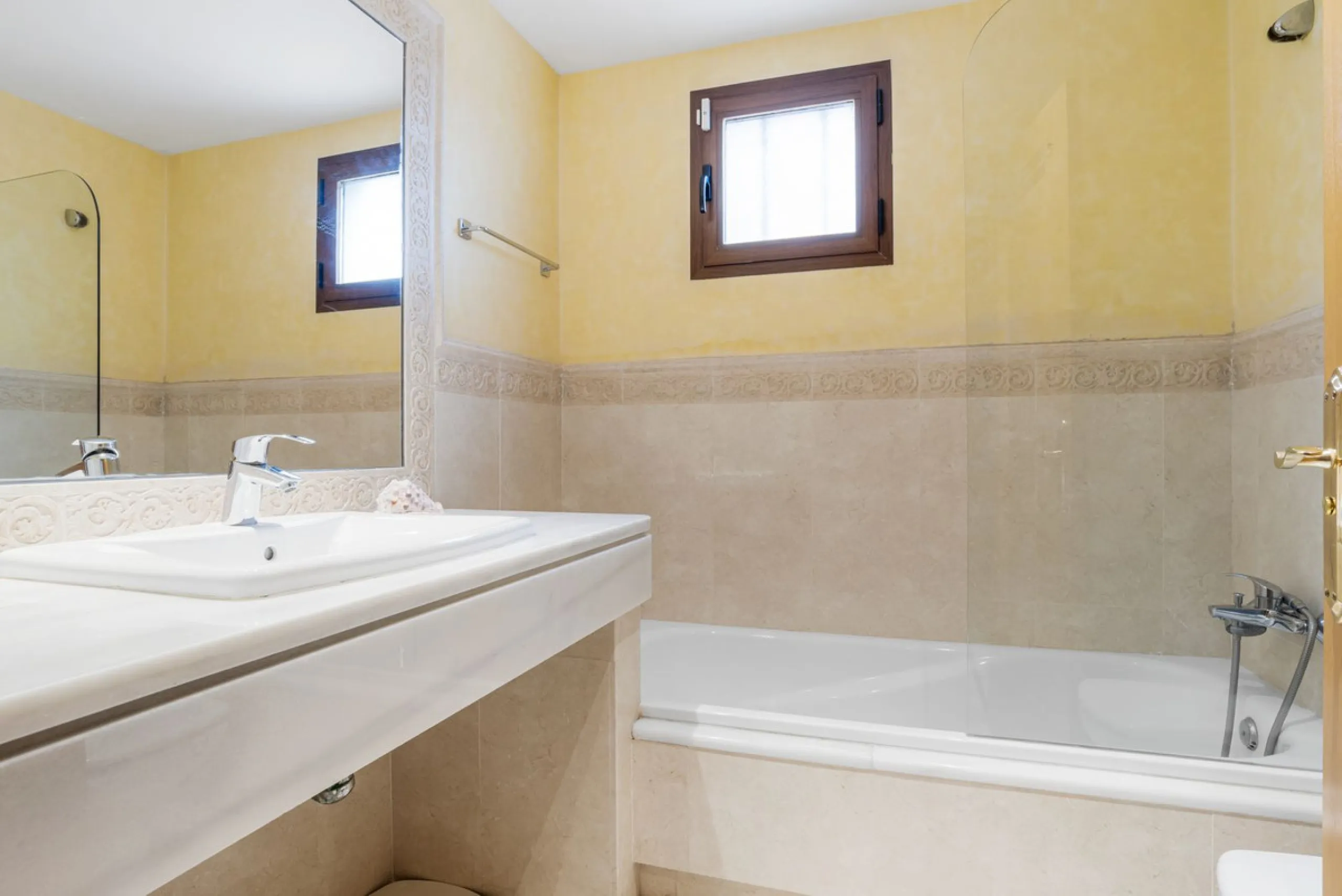 Exclusive Ground Floor Apartment in Lomas del Virrey – Marbella's Golden Mile