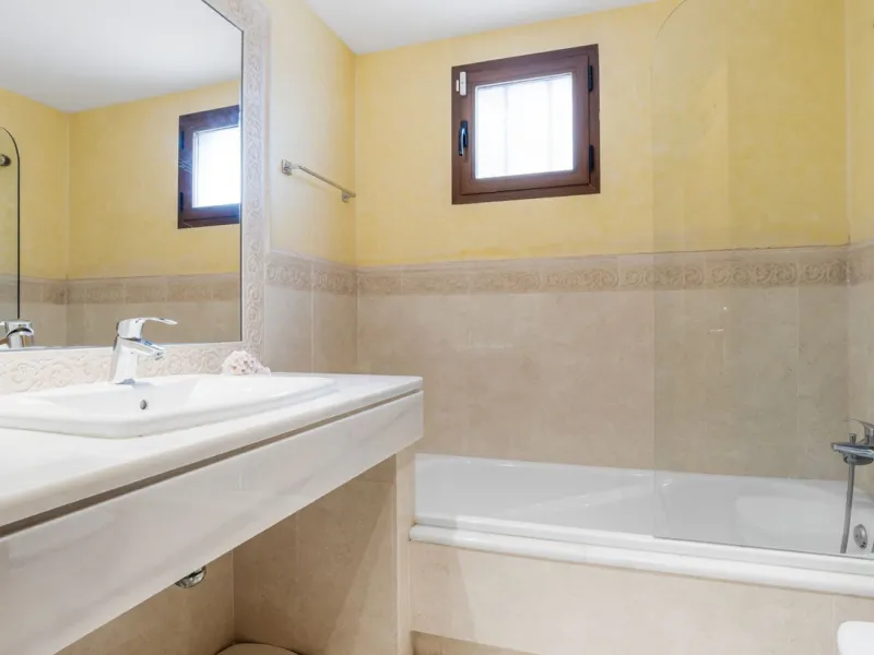 Exclusive Ground Floor Apartment in Lomas del Virrey – Marbella's Golden Mile