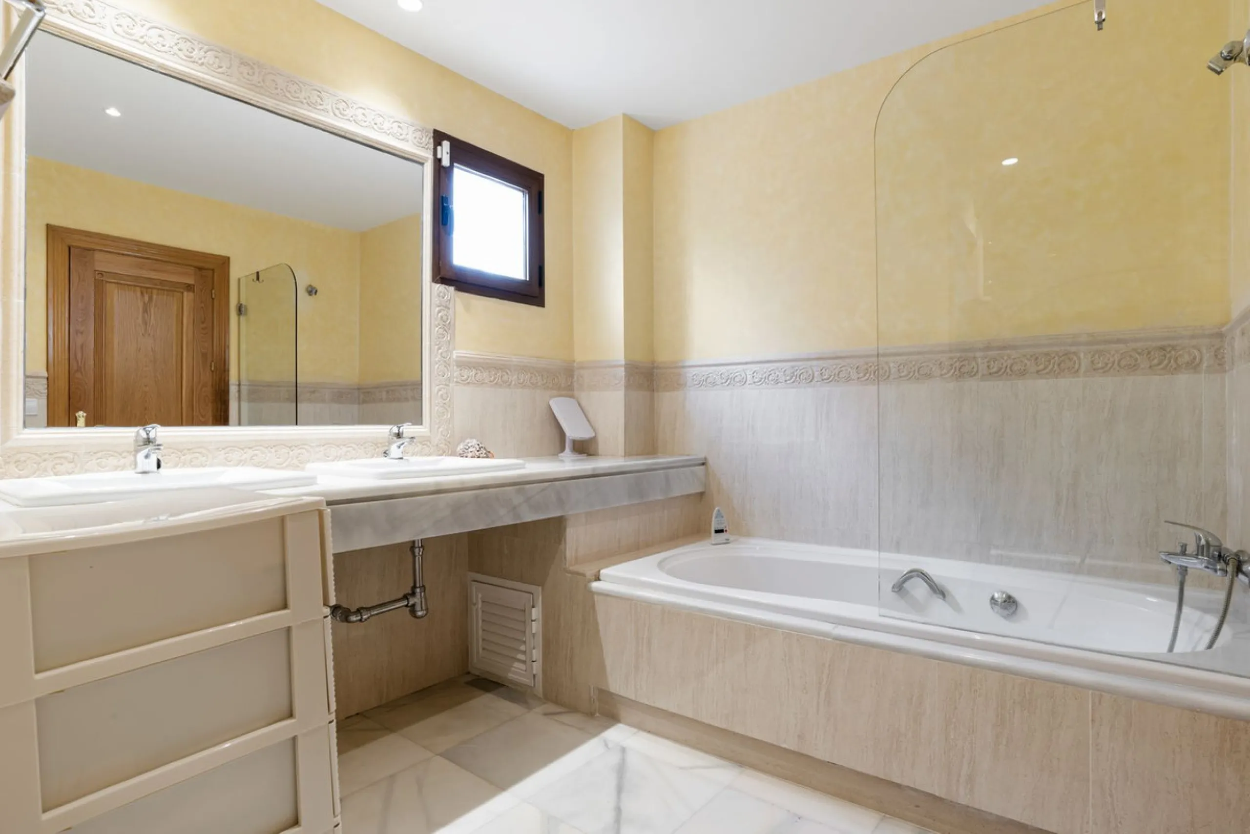Exclusive Ground Floor Apartment in Lomas del Virrey – Marbella's Golden Mile