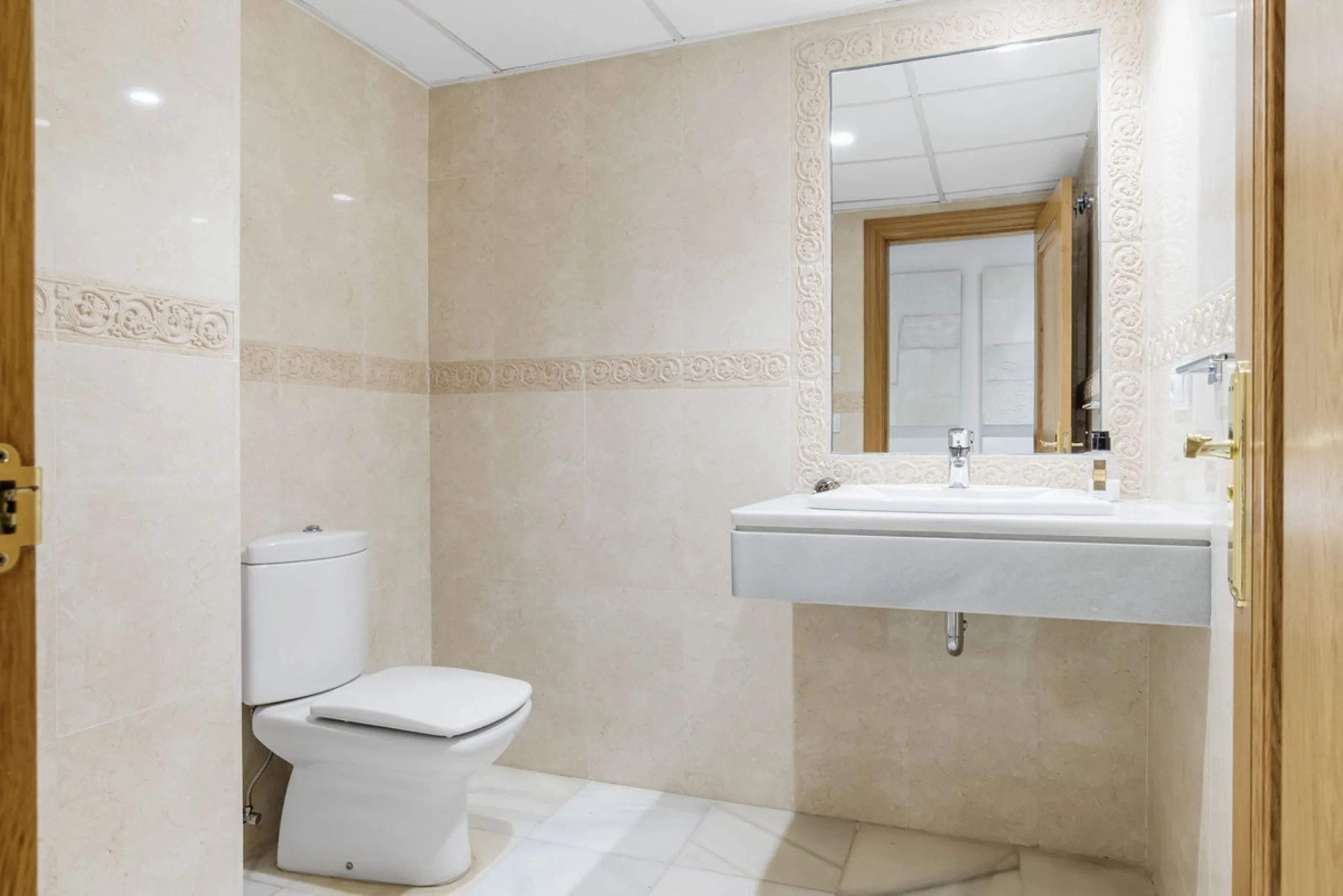 Exclusive Ground Floor Apartment in Lomas del Virrey – Marbella's Golden Mile