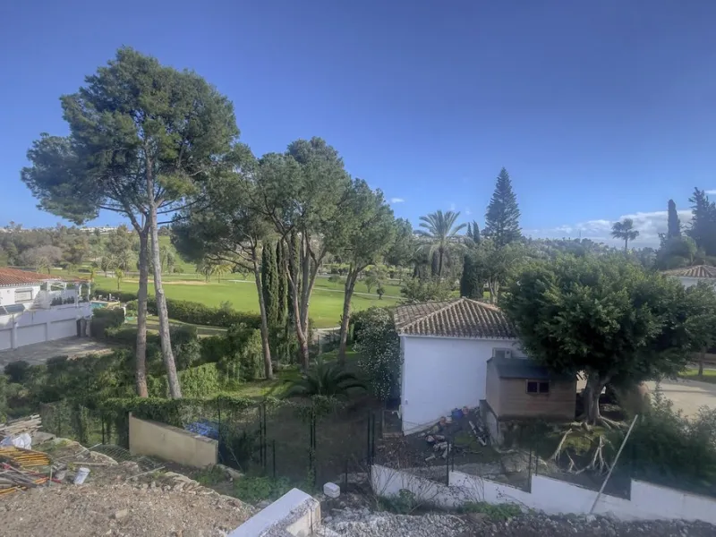 Contemporary Frontline Golf Villa with Sea Views | El Paraíso, Benahavís | Completion June 2026
