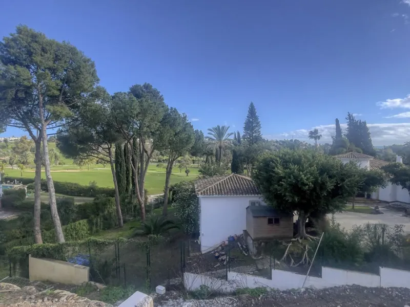 Contemporary Frontline Golf Villa with Sea Views | El Paraíso, Benahavís | Completion June 2026