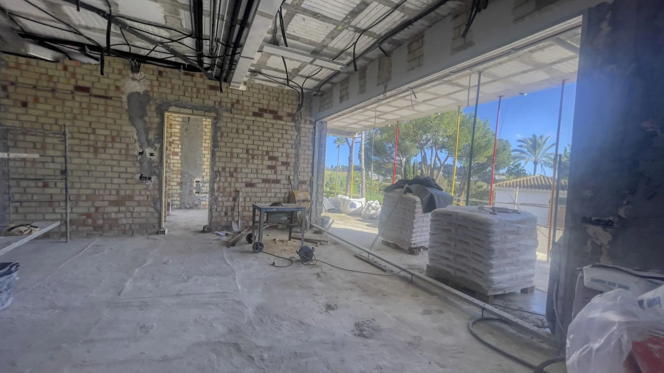 Contemporary Frontline Golf Villa with Sea Views | El Paraíso, Benahavís | Completion June 2026