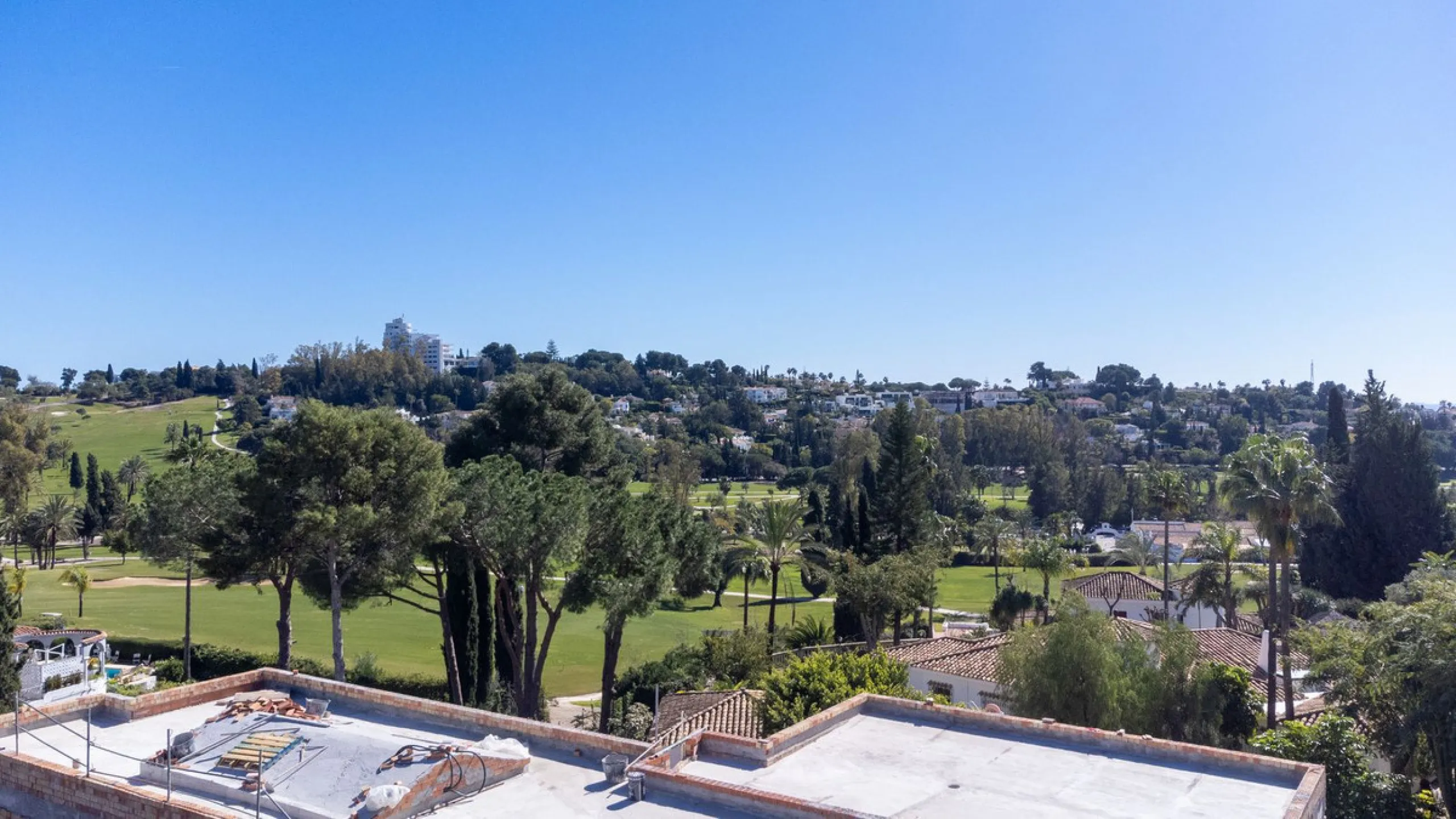 Contemporary Frontline Golf Villa with Sea Views | El Paraíso, Benahavís | Completion June 2026