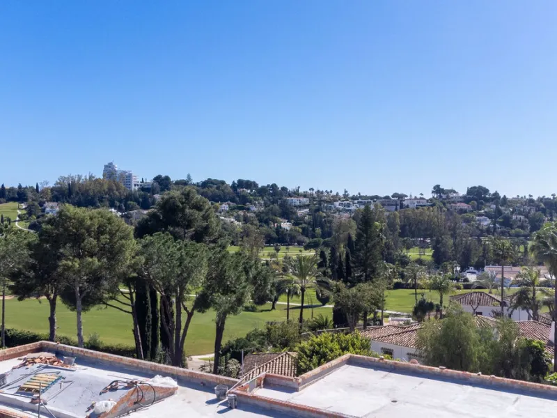 Contemporary Frontline Golf Villa with Sea Views | El Paraíso, Benahavís | Completion June 2026