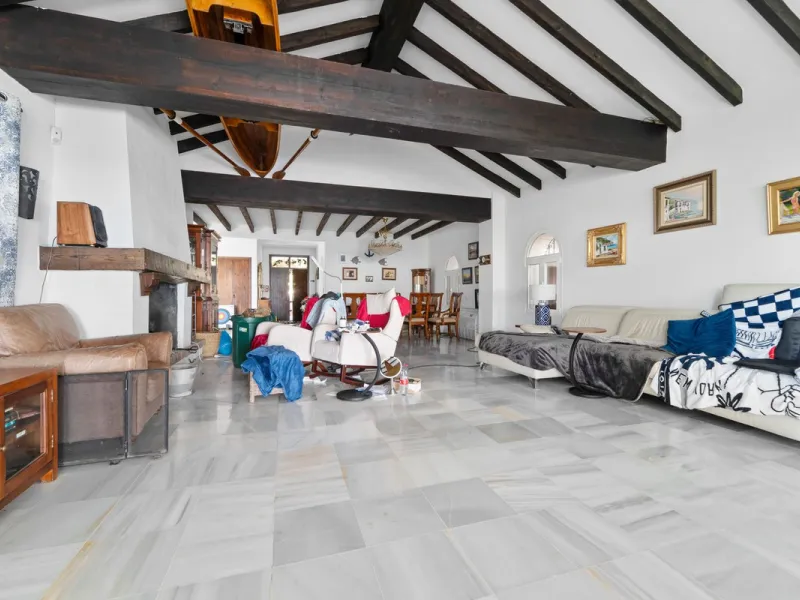 Exclusive 5-Bedroom Villa for Sale – La Capellania